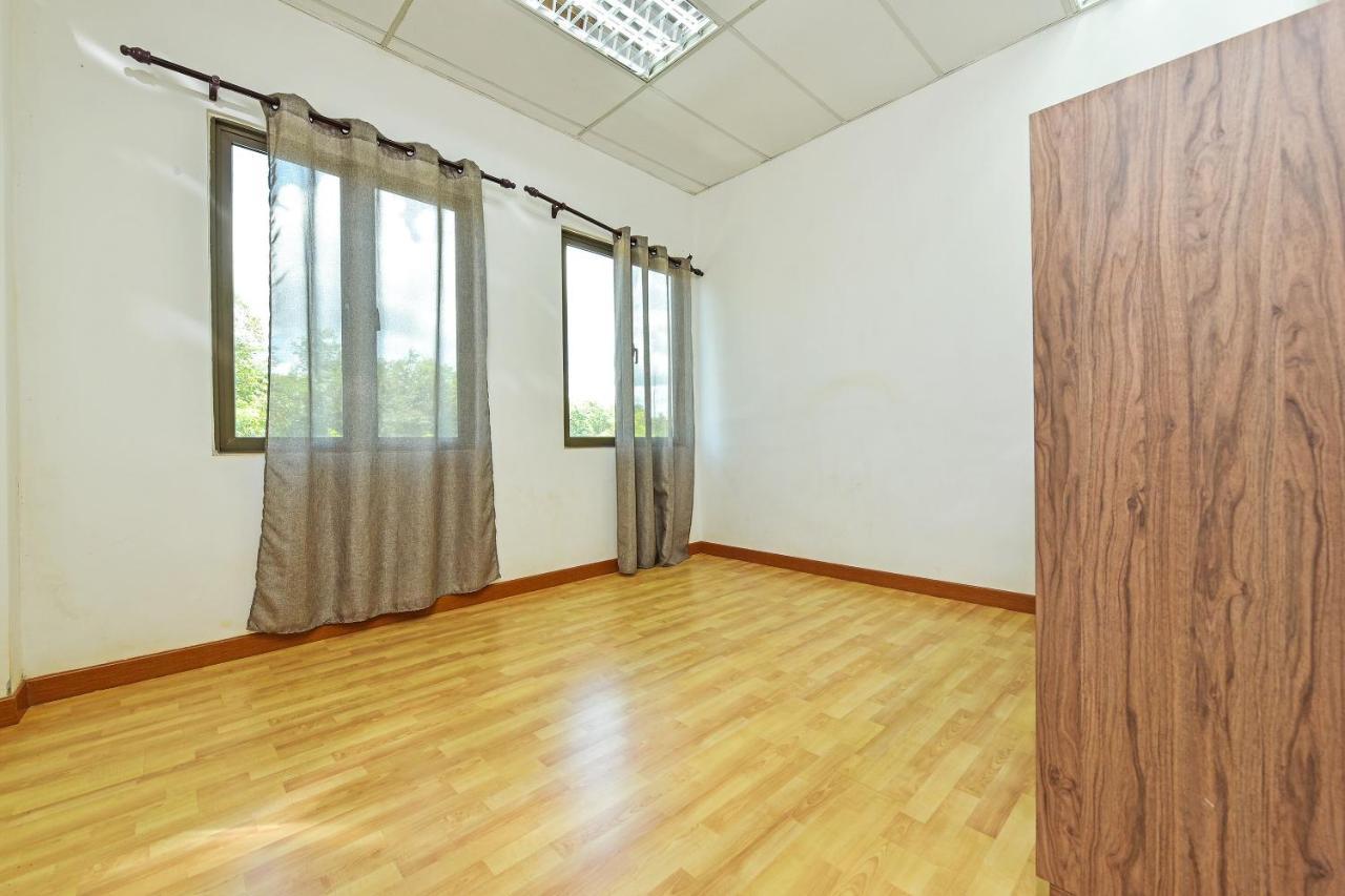 Capital O 90614 Cvia Ummul Hotel Padang Besar Εξωτερικό φωτογραφία