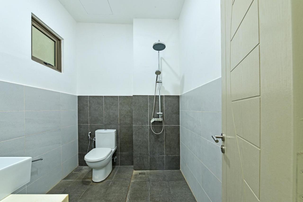 Capital O 90614 Cvia Ummul Hotel Padang Besar Εξωτερικό φωτογραφία