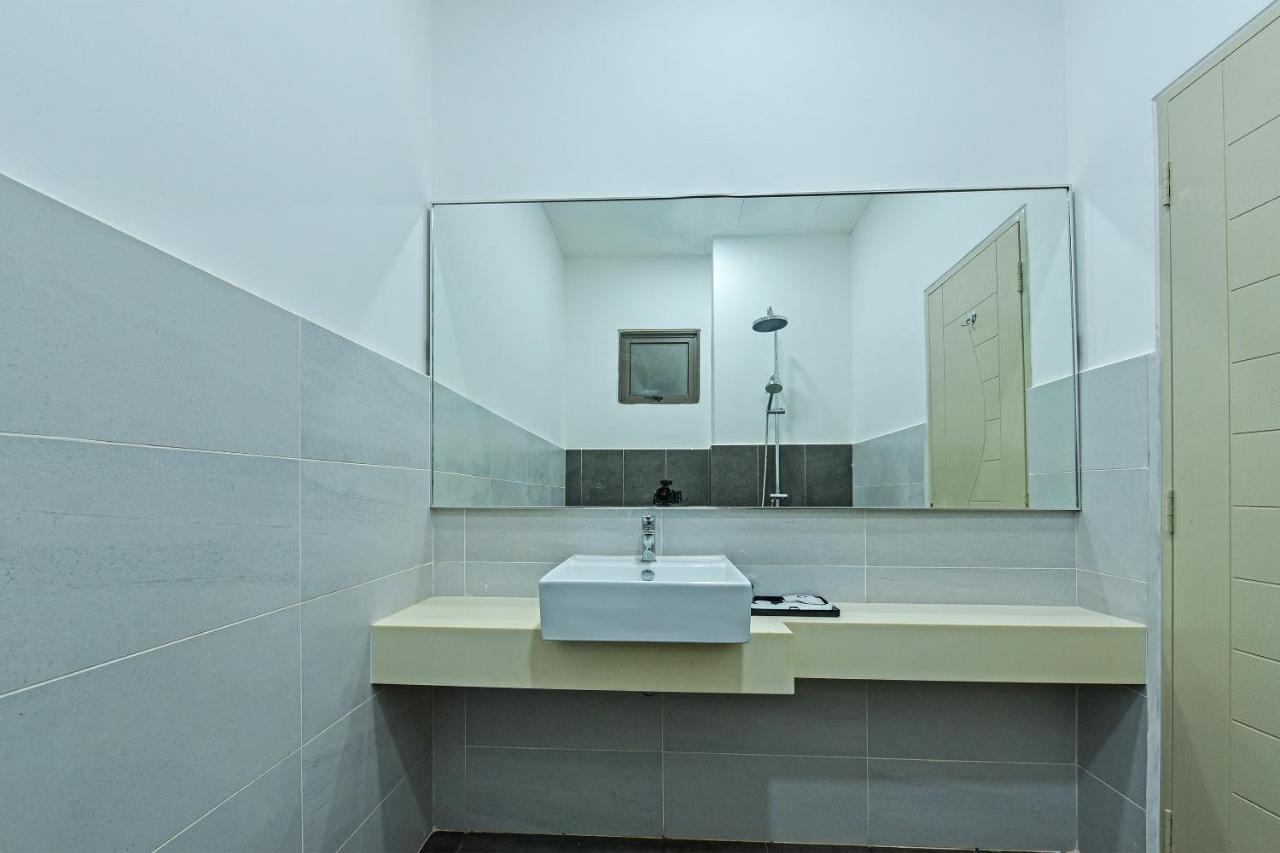 Capital O 90614 Cvia Ummul Hotel Padang Besar Εξωτερικό φωτογραφία
