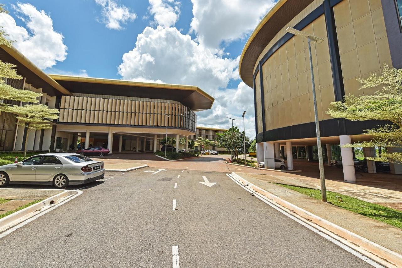 Capital O 90614 Cvia Ummul Hotel Padang Besar Εξωτερικό φωτογραφία