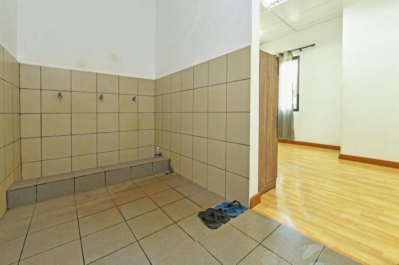 Capital O 90614 Cvia Ummul Hotel Padang Besar Εξωτερικό φωτογραφία