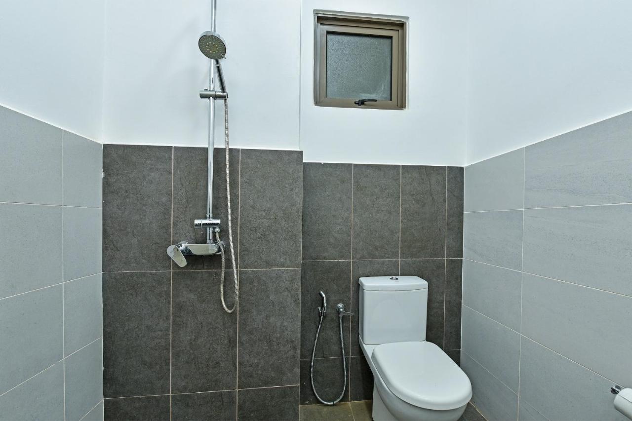 Capital O 90614 Cvia Ummul Hotel Padang Besar Εξωτερικό φωτογραφία